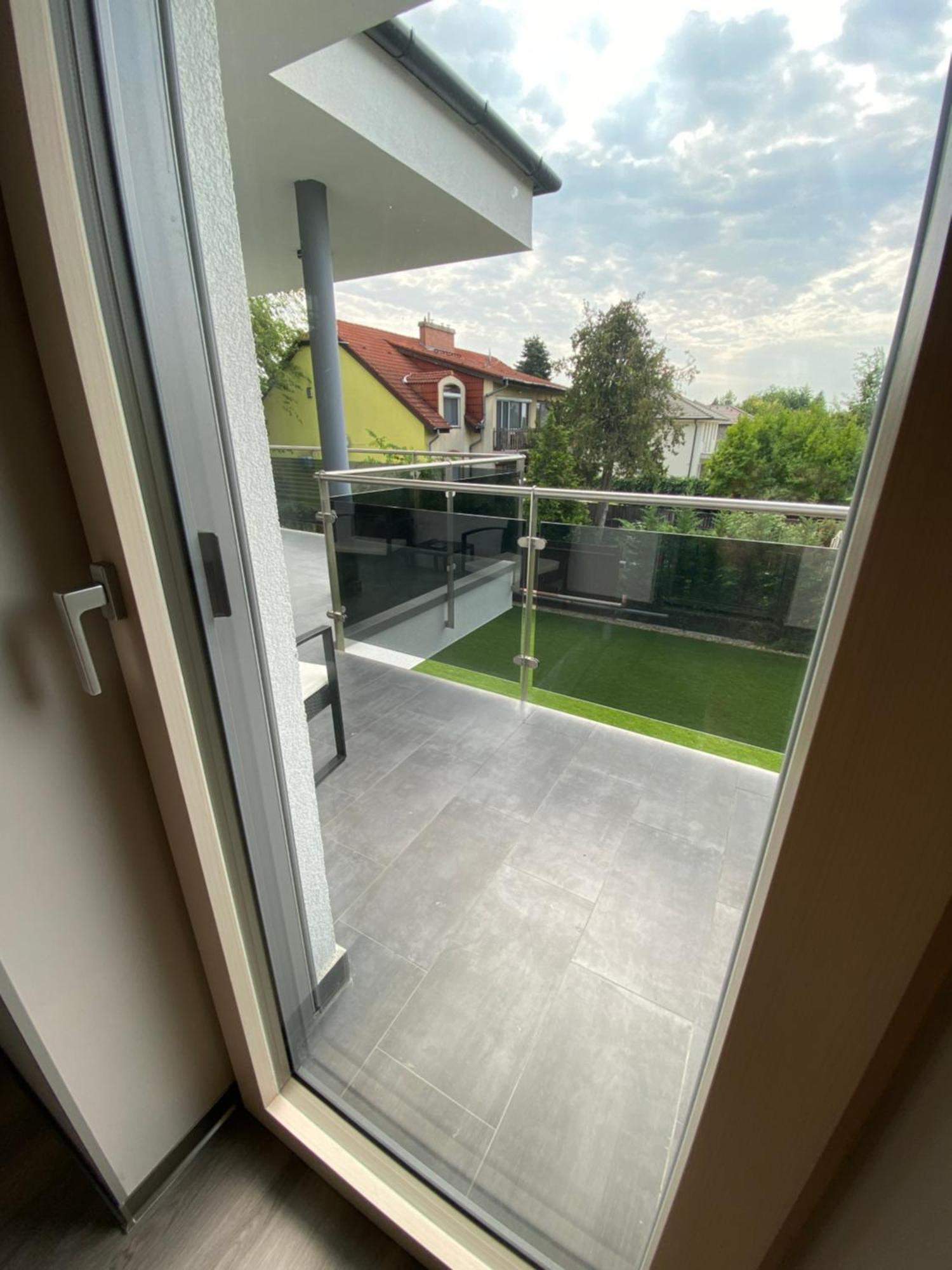 Modern Living In ブダペスト エクステリア 写真
